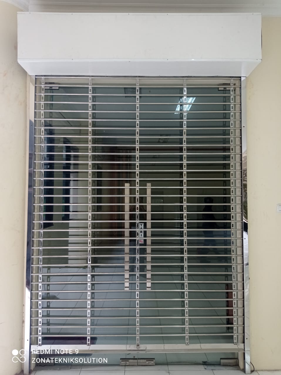 Pengerjaan rolling door proyek 1