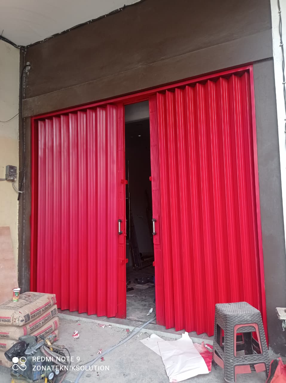 Pengerjaan rolling door proyek 2