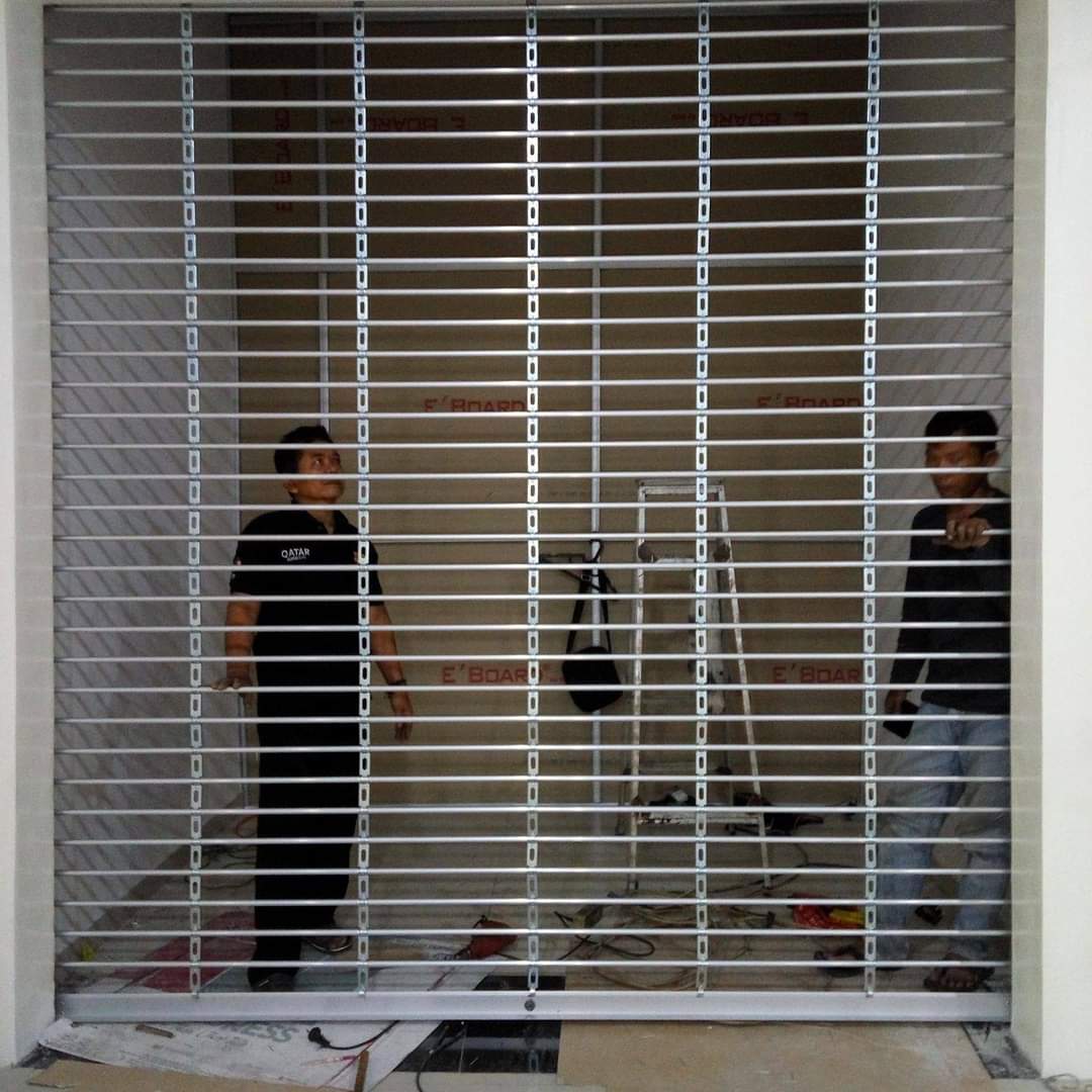 Pengerjaan rolling door proyek 3